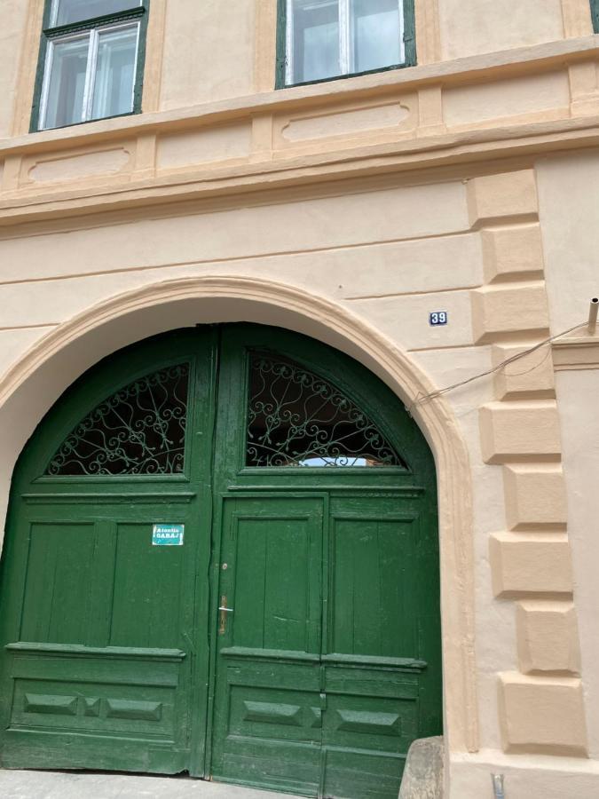 Charming Apartament Sibiu Exterior photo